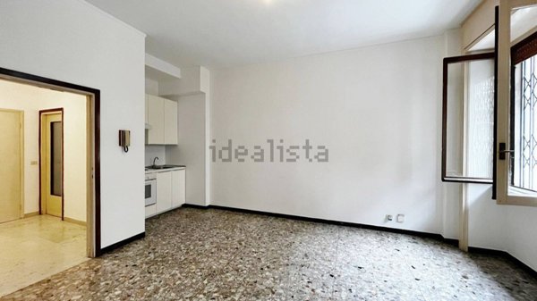 appartamento in vendita a Milano in zona Lorenteggio