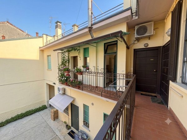appartamento in vendita a Milano in zona Baggio