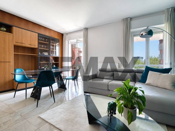 appartamento in vendita a Milano in zona Baggio