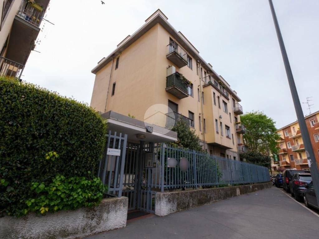 appartamento in vendita a Milano in zona Forze Armate