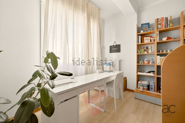 appartamento in vendita a Milano in zona Corsica