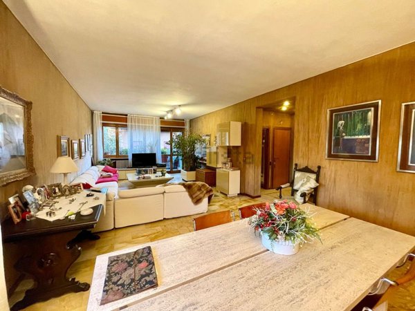 appartamento in vendita a Milano in zona Baggio