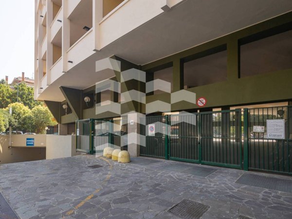 ufficio in vendita a Milano in zona Gratosoglio