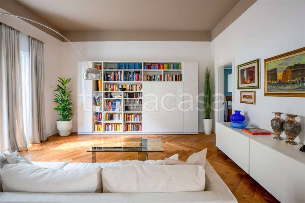 appartamento in vendita a Milano in zona Porta Genova