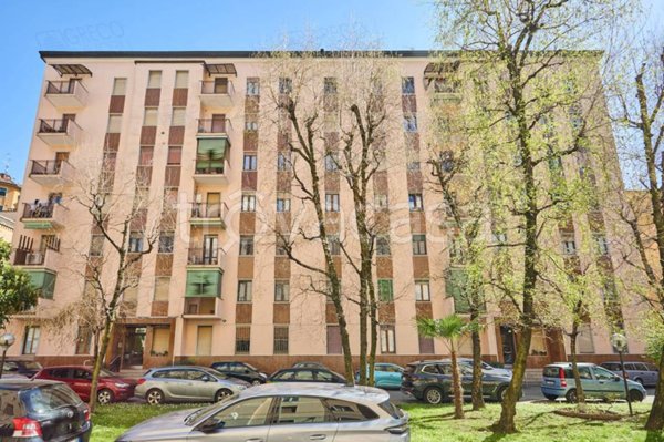 appartamento in vendita a Milano in zona Corvetto