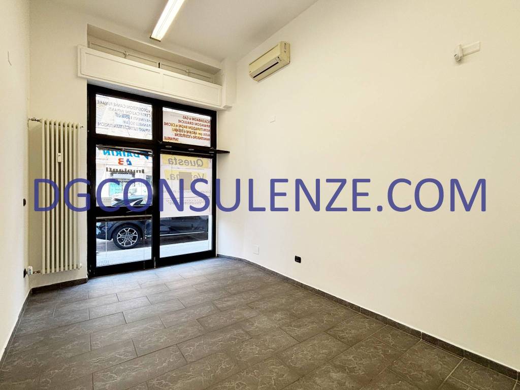 negozio in vendita a Milano in zona Corsica
