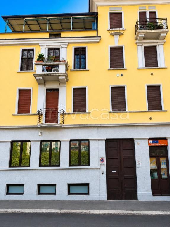 appartamento in vendita a Milano in zona Corsica