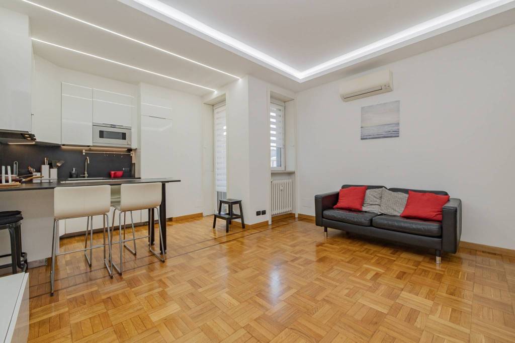appartamento in vendita a Milano in zona Porta Genova