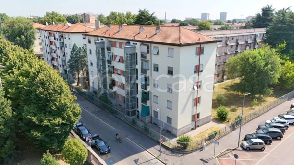 appartamento in vendita a Milano in zona Prato Centenaro