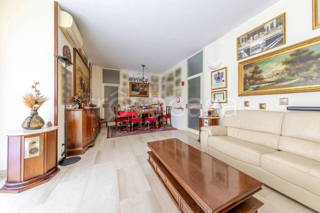 appartamento in vendita a Milano in zona Porta Magenta