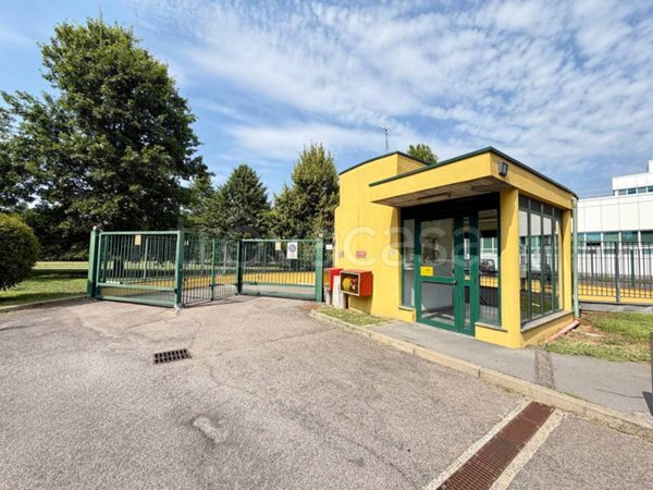 box auto in vendita a Milano in zona Forze Armate