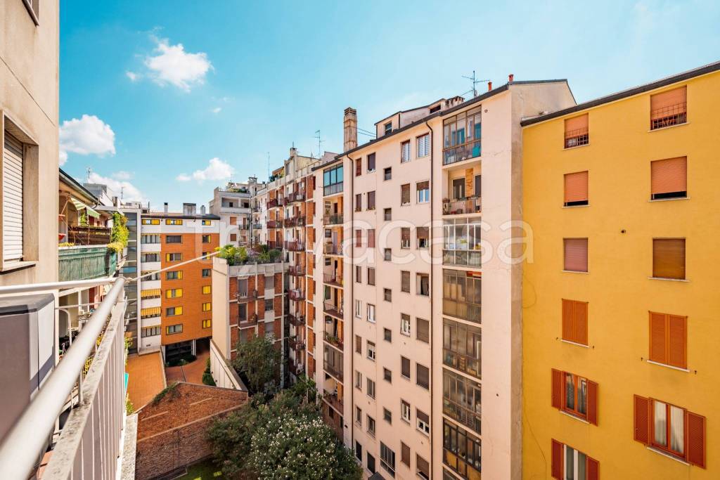 appartamento in vendita a Milano in zona Ghisolfa