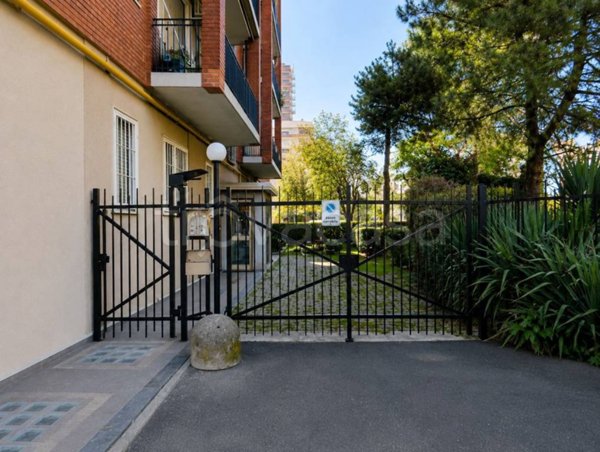 appartamento in vendita a Milano in zona Adriano
