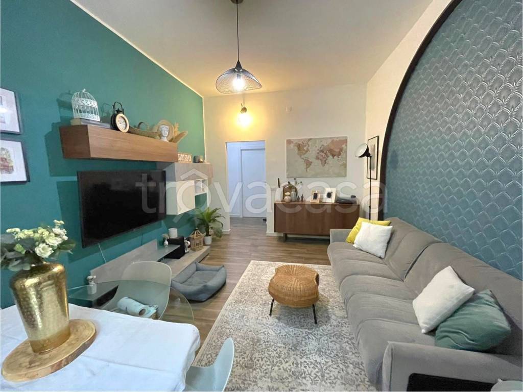 appartamento in vendita a Milano in zona Famagosta
