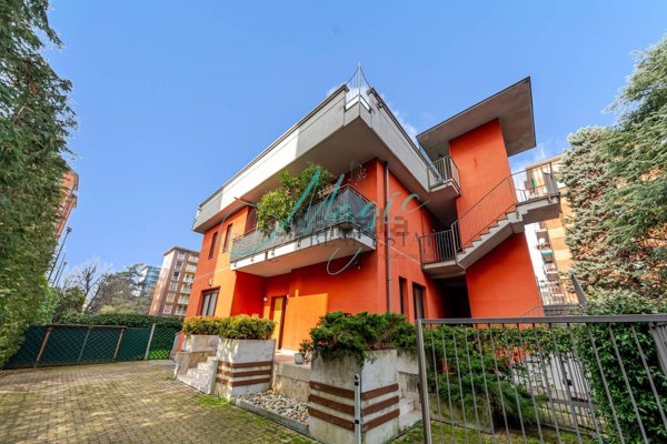 casa indipendente in vendita a Milano in zona San Siro