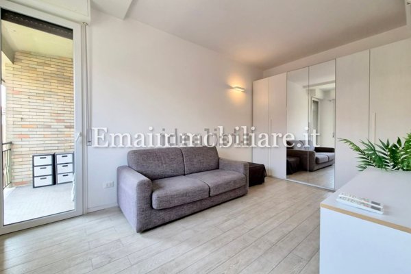 appartamento in vendita a Milano in zona Lorenteggio