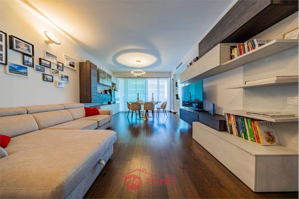 appartamento in vendita a Milano in zona Corsica
