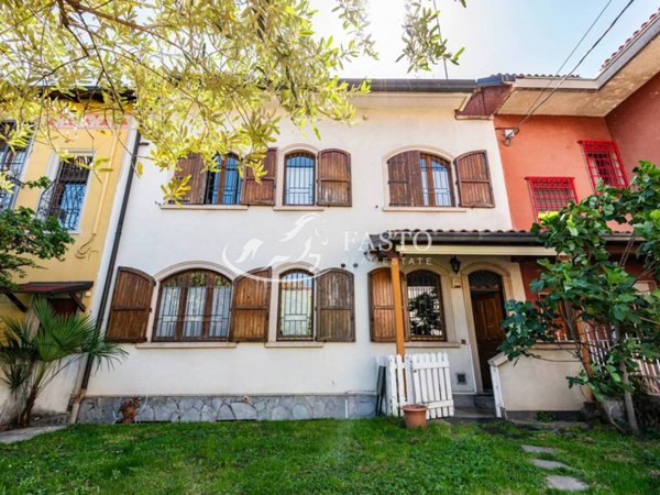 casa indipendente in vendita a Milano in zona Isola