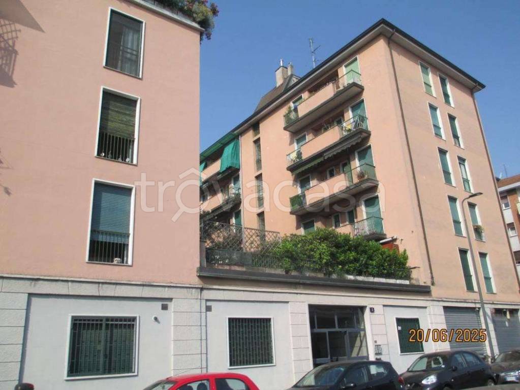 appartamento in vendita a Milano in zona Cascina dei Pomi
