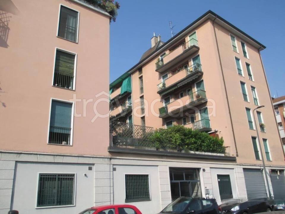 appartamento in vendita a Milano in zona Cascina dei Pomi