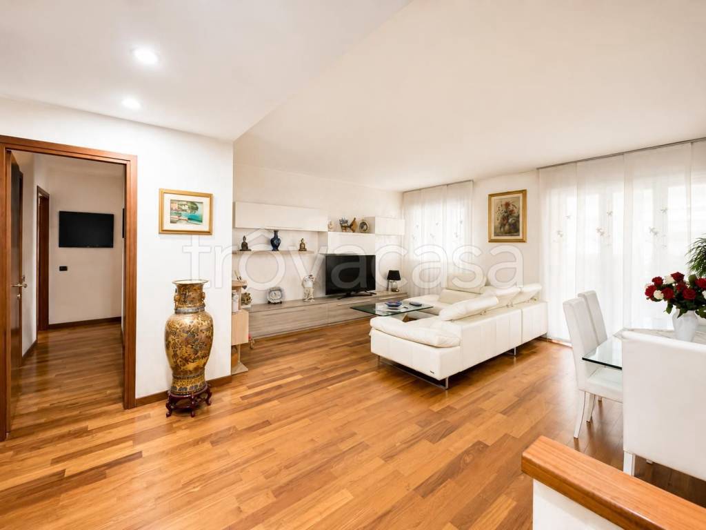 appartamento in vendita a Milano in zona Gratosoglio
