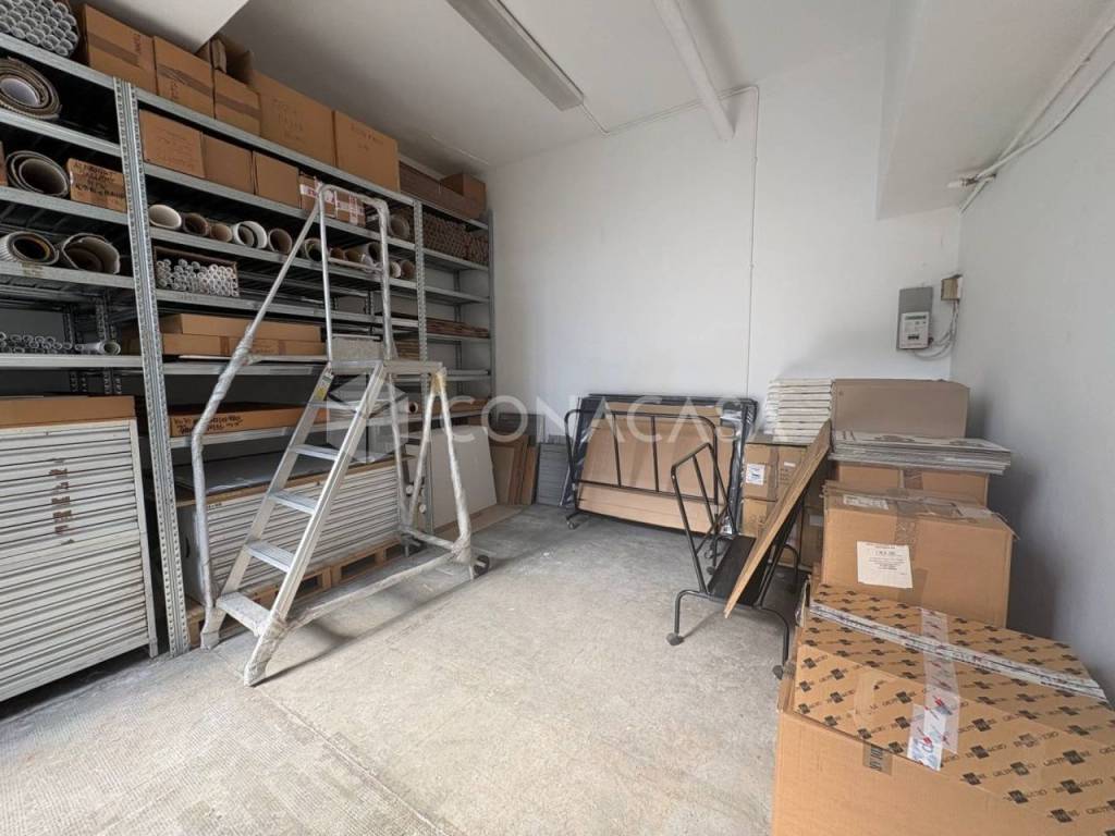 locale commerciale in vendita a Milano in zona Calvairate