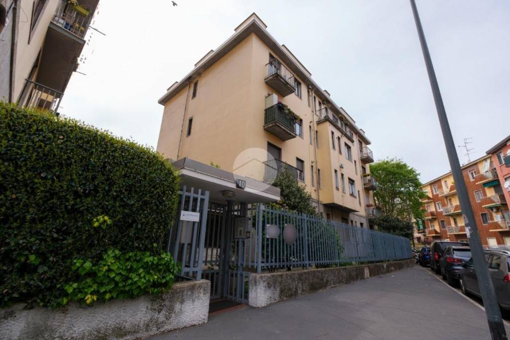 appartamento in vendita a Milano in zona Forze Armate