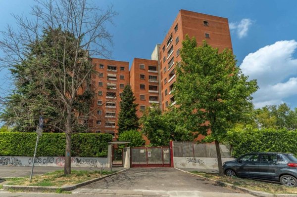 appartamento in vendita a Milano in zona Famagosta