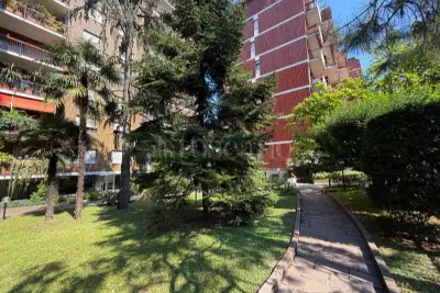 appartamento in vendita a Milano in zona Cinque Giornate
