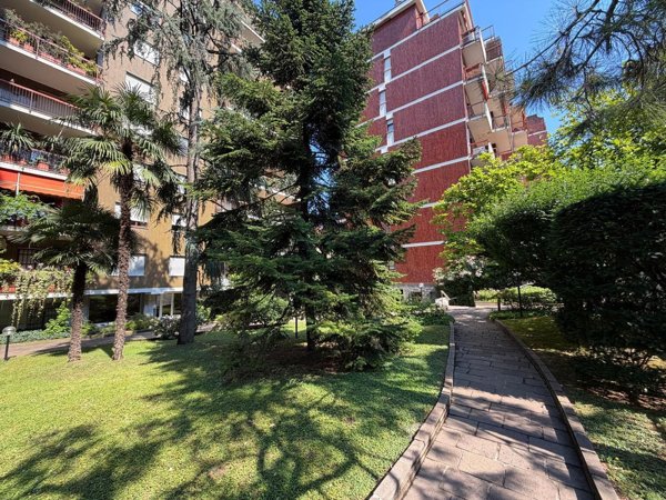 appartamento in vendita a Milano in zona Cinque Giornate