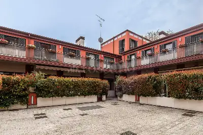 appartamento in vendita a Milano in zona Barona