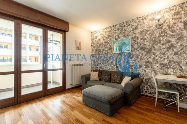appartamento in vendita a Milano in zona Farini
