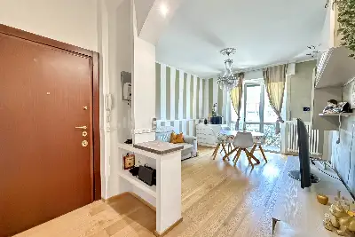 appartamento in vendita a Milano in zona Lorenteggio
