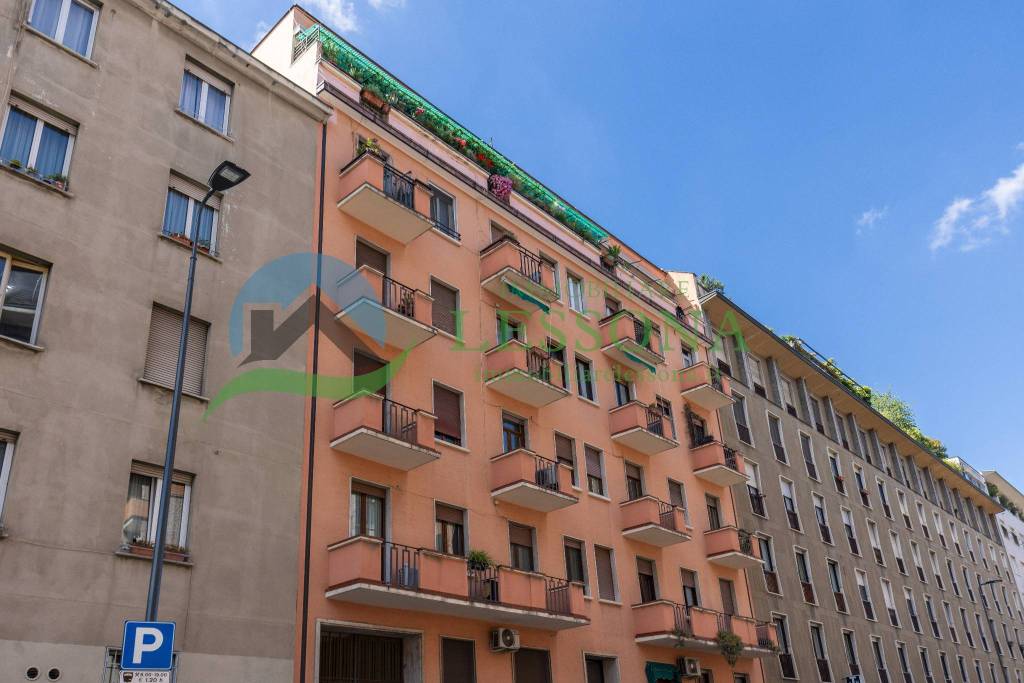 appartamento in vendita a Milano in zona Cascina dei Pomi