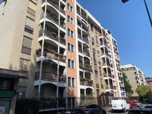 appartamento in vendita a Milano in zona Lorenteggio