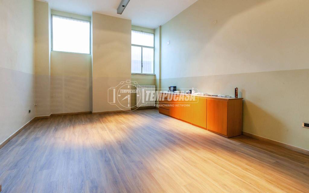locale commerciale in vendita a Milano in zona Farini