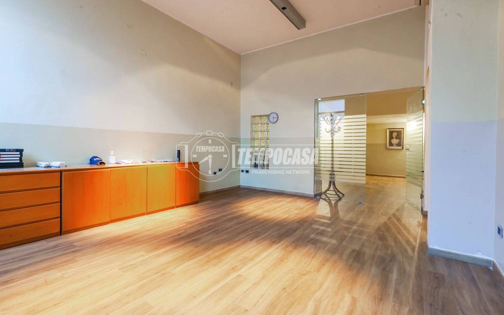 locale commerciale in vendita a Milano in zona Farini