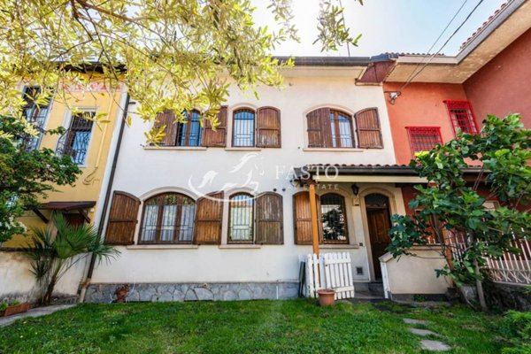 casa indipendente in vendita a Milano in zona Isola