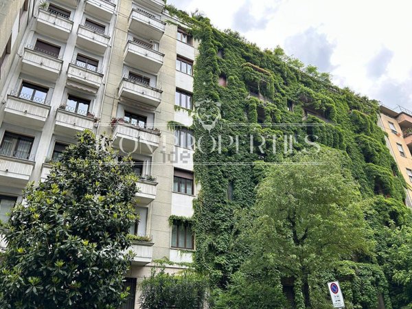 ufficio in vendita a Milano in zona Bocconi