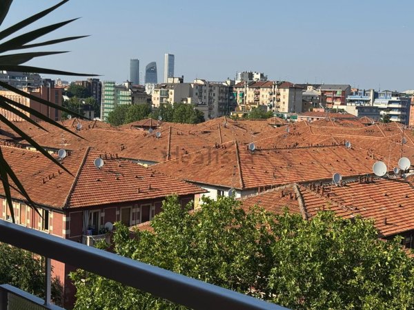 appartamento in vendita a Milano in zona Lorenteggio