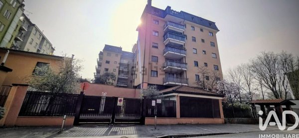villa in vendita a Milano in zona Lorenteggio