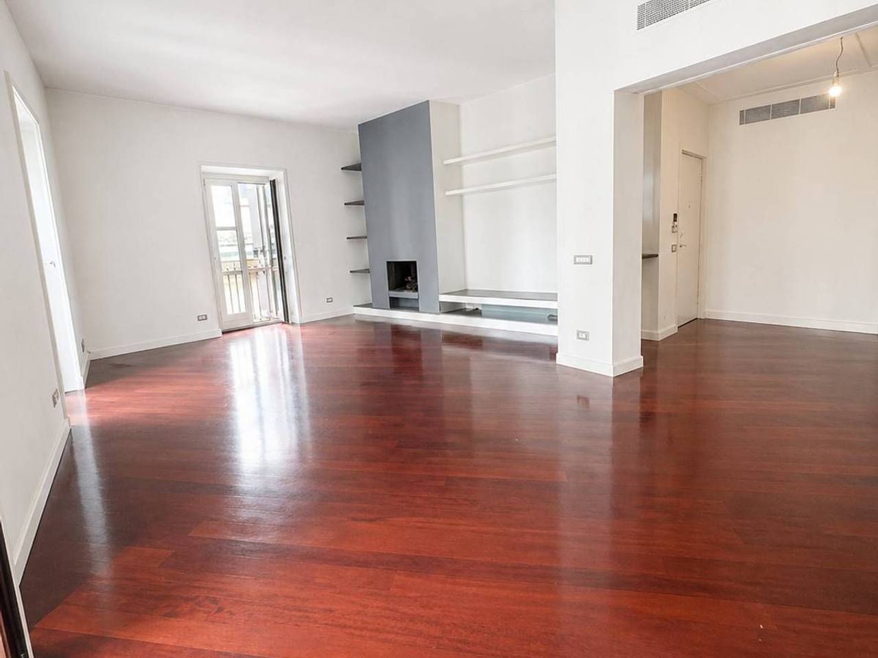 appartamento in vendita a Milano in zona Sant'Ambrogio