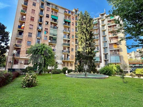 appartamento in vendita a Milano in zona Lorenteggio