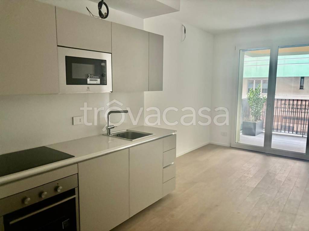 appartamento in vendita a Milano in zona Solari