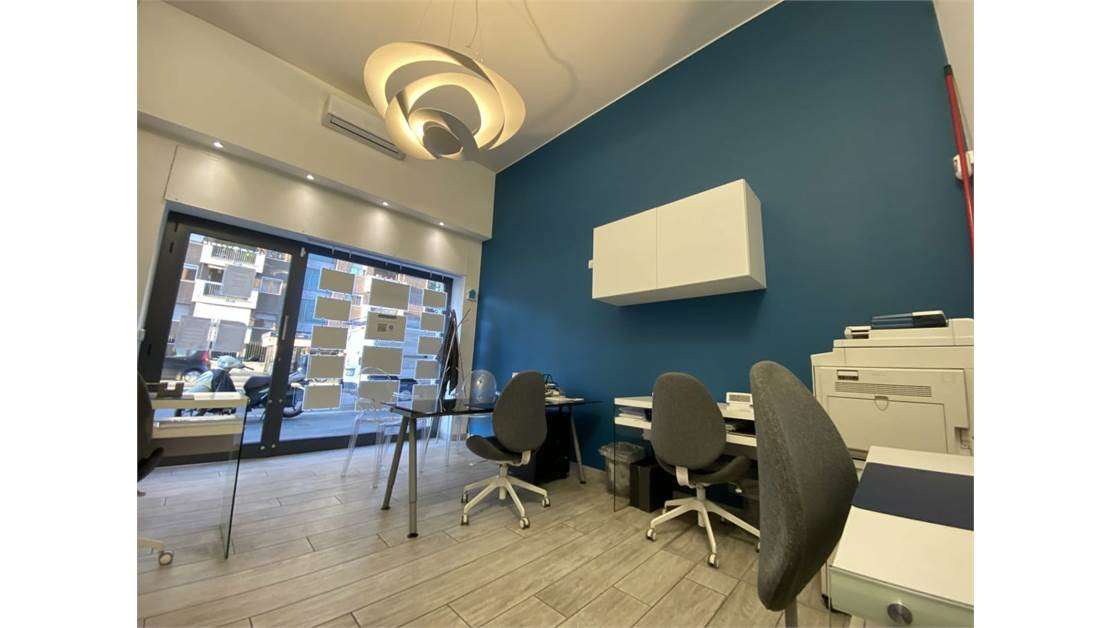 ufficio in vendita a Milano in zona Piazzale Lodi