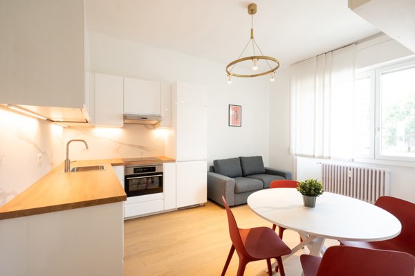 appartamento in vendita a Milano in zona Porta Magenta