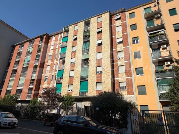 appartamento in vendita a Milano in zona Montalbino