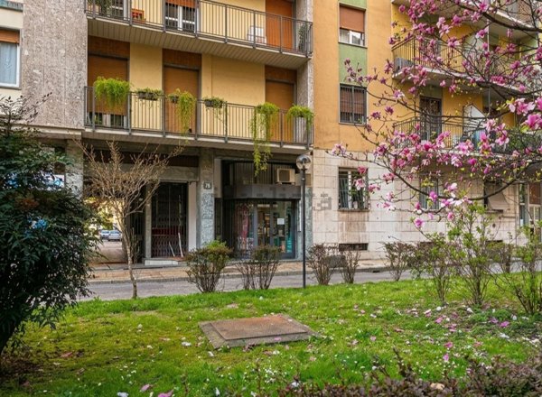 locale commerciale in vendita a Milano in zona Sempione
