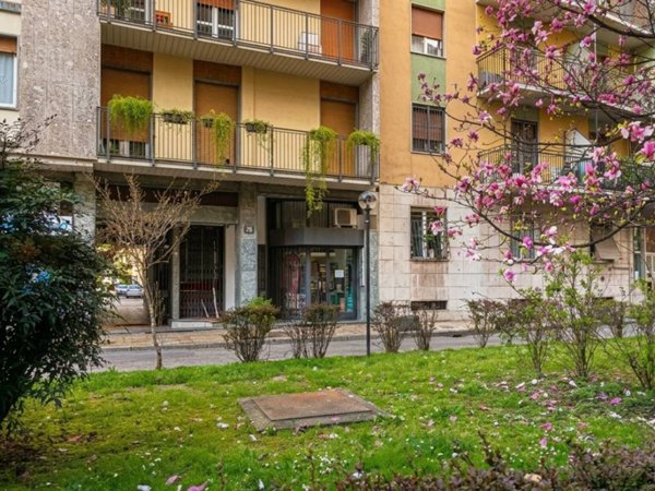 negozio in vendita a Milano in zona Paolo Sarpi