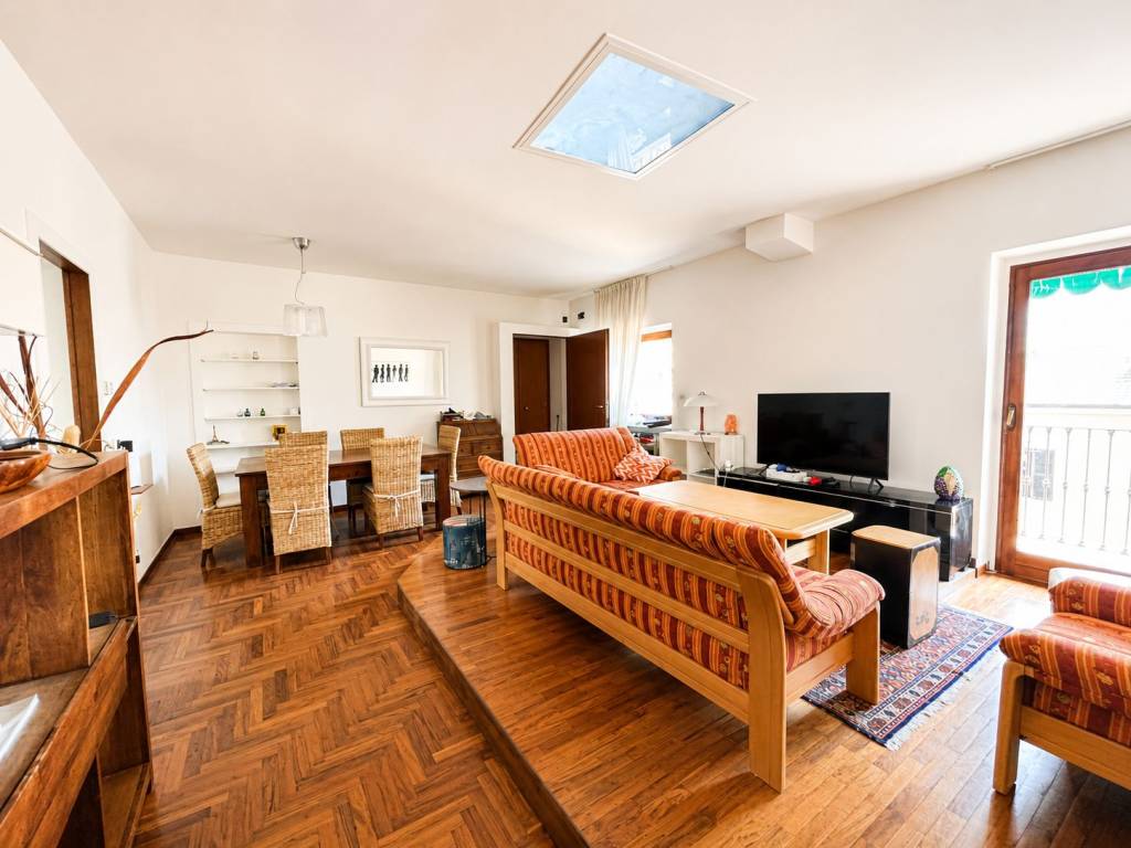 appartamento in vendita a Milano in zona Paolo Sarpi